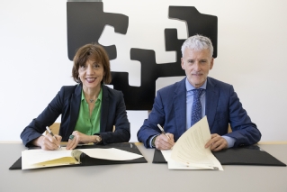 La rectora de la Universidad del País Vasco, Eva Ferreira, y el presidente del Tribunal Superior de Justicia del País Vasco, e Iñaki Subijana, durante la firma de este convenio de colaboración